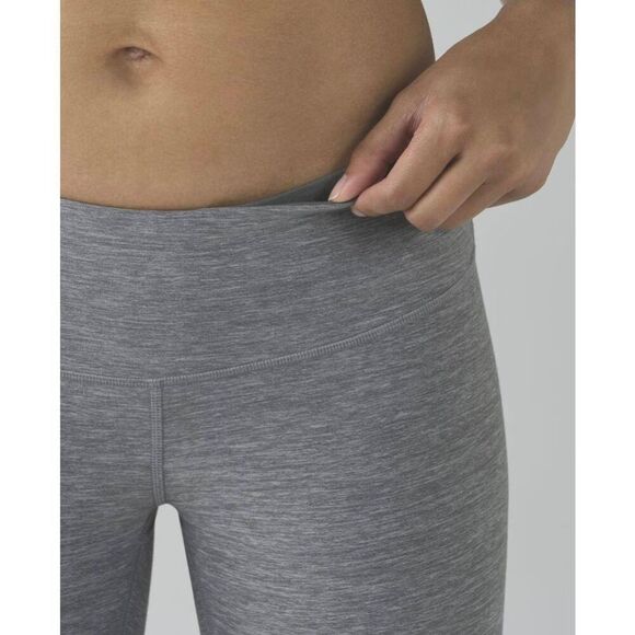 LULULEMON ATHLETICA Wunder Under Crop in Heathered Slate Size 4 - Picture 2 of 4